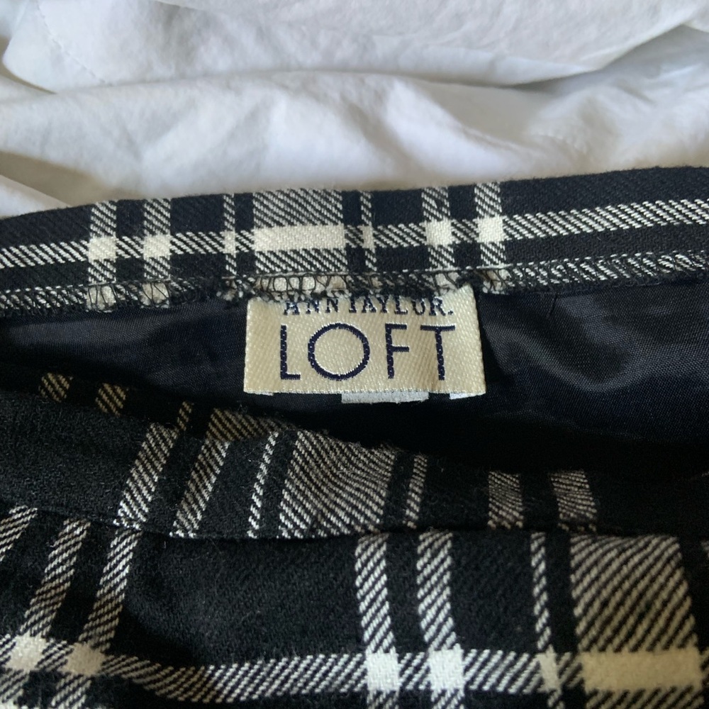 Super cute and preppy black and white plaid skirt from LOFT size: B